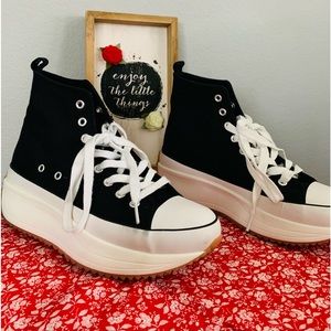 Madden Girl Women’s Platform Sneakers Size 7